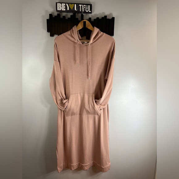 Bodega Babe Long Sleeve Hoodie Dress
BB Dakota by Steve Madden Size Large - Picture 2 of 11